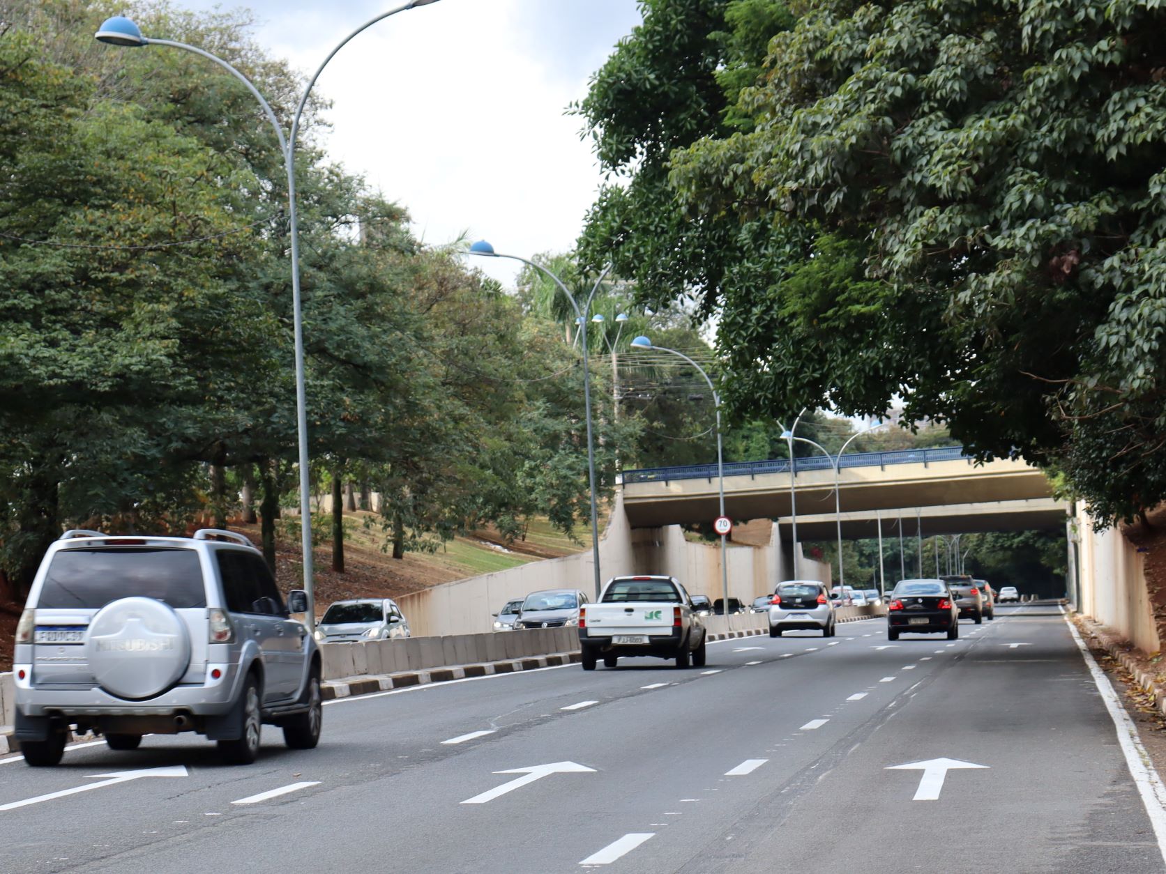Por se tratar de importante corredor viário da cidade, fluidez viária na Aquidaban beneficia bairros como o Bosque, Proença, Guarani e Ponte Preta