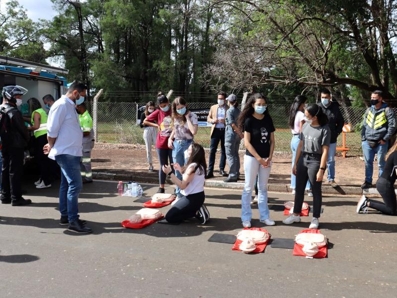 Equipe de trauma da Unicamp ensinou a prestar os primeiros socorros