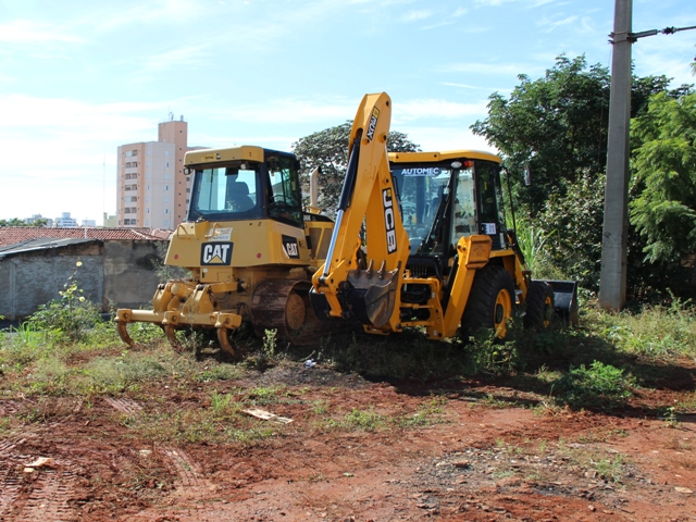 Maquinário inicia implantação do canteiro de obras