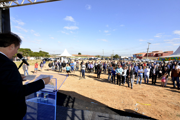 População acompanha cerimônia