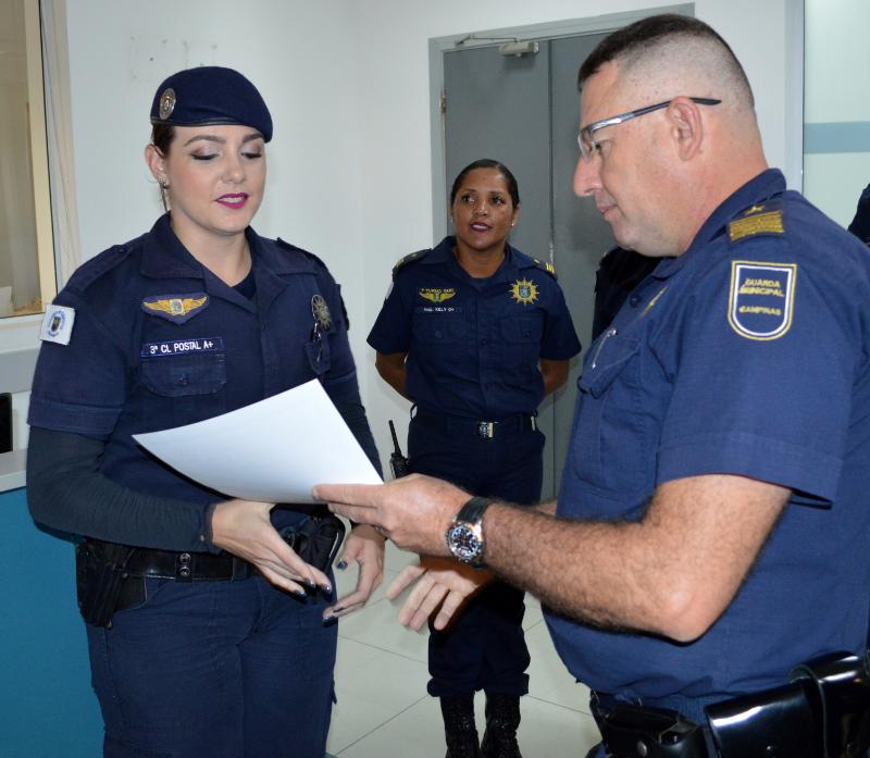 Comandante Márcio Frizarin também entregou diploma