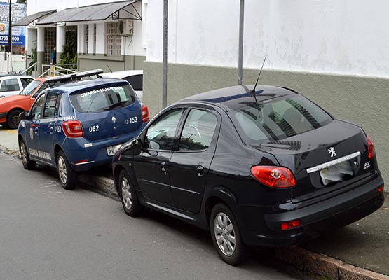 Peugeot preto recuperado pela GM