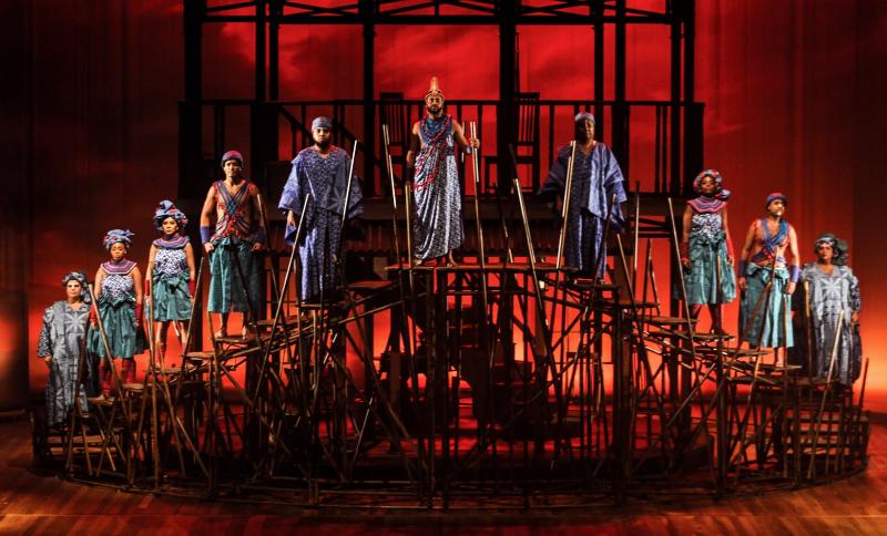 Atores foram escolhidos em testes e formam grande elenco