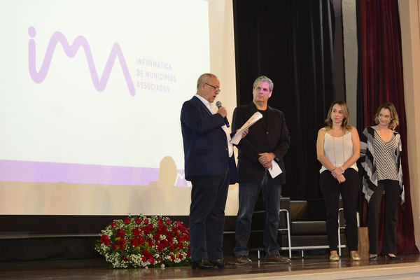 Presidentes da Sanasa e da Ima, e palestrantes recepcionaram as mães