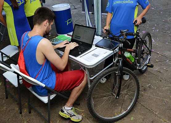 Daniel Lavandoski registra sua bike no sistema