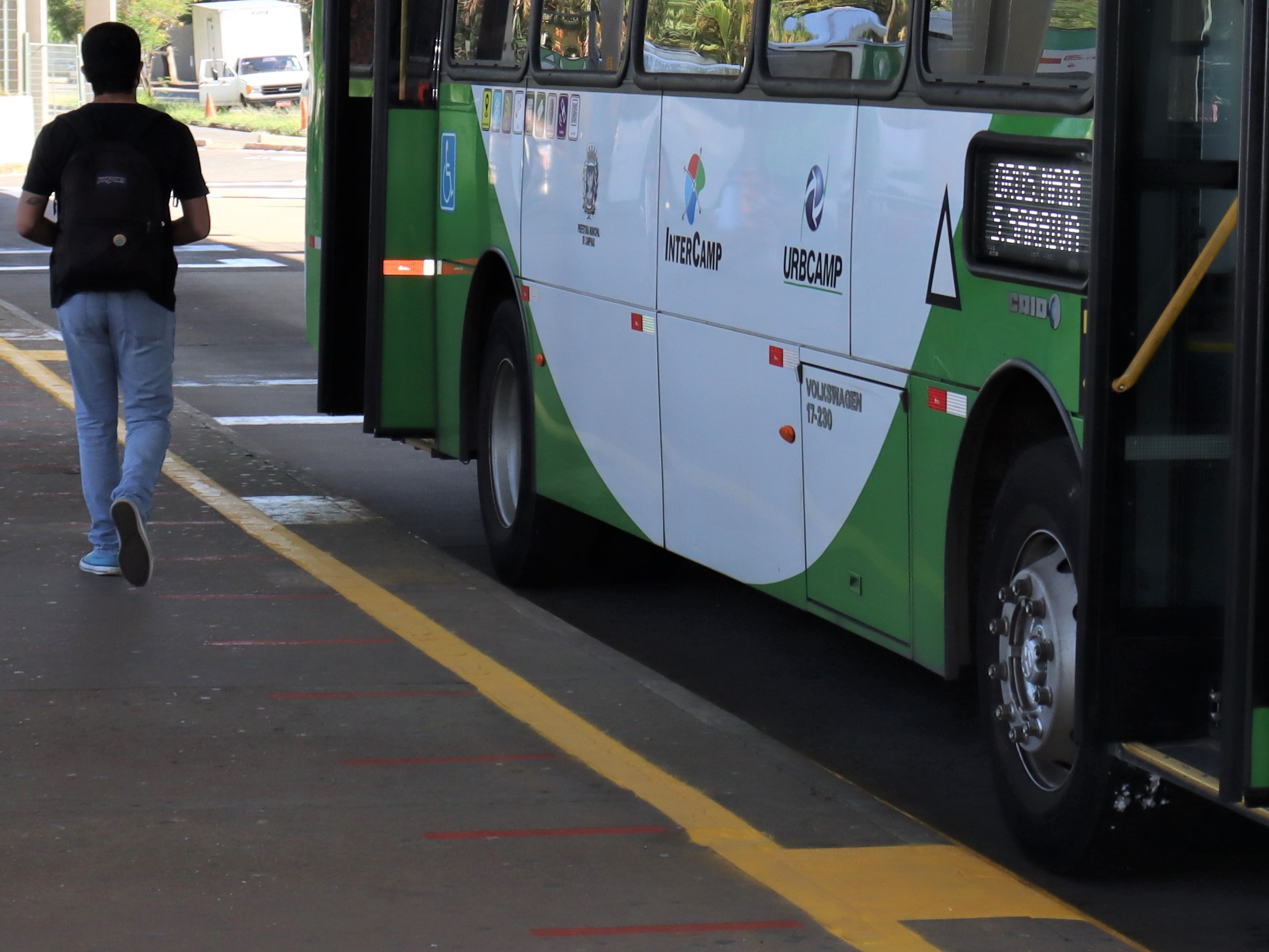 Emdec adequa frota de ônibus em circulação nos novos horários de pico do comércio