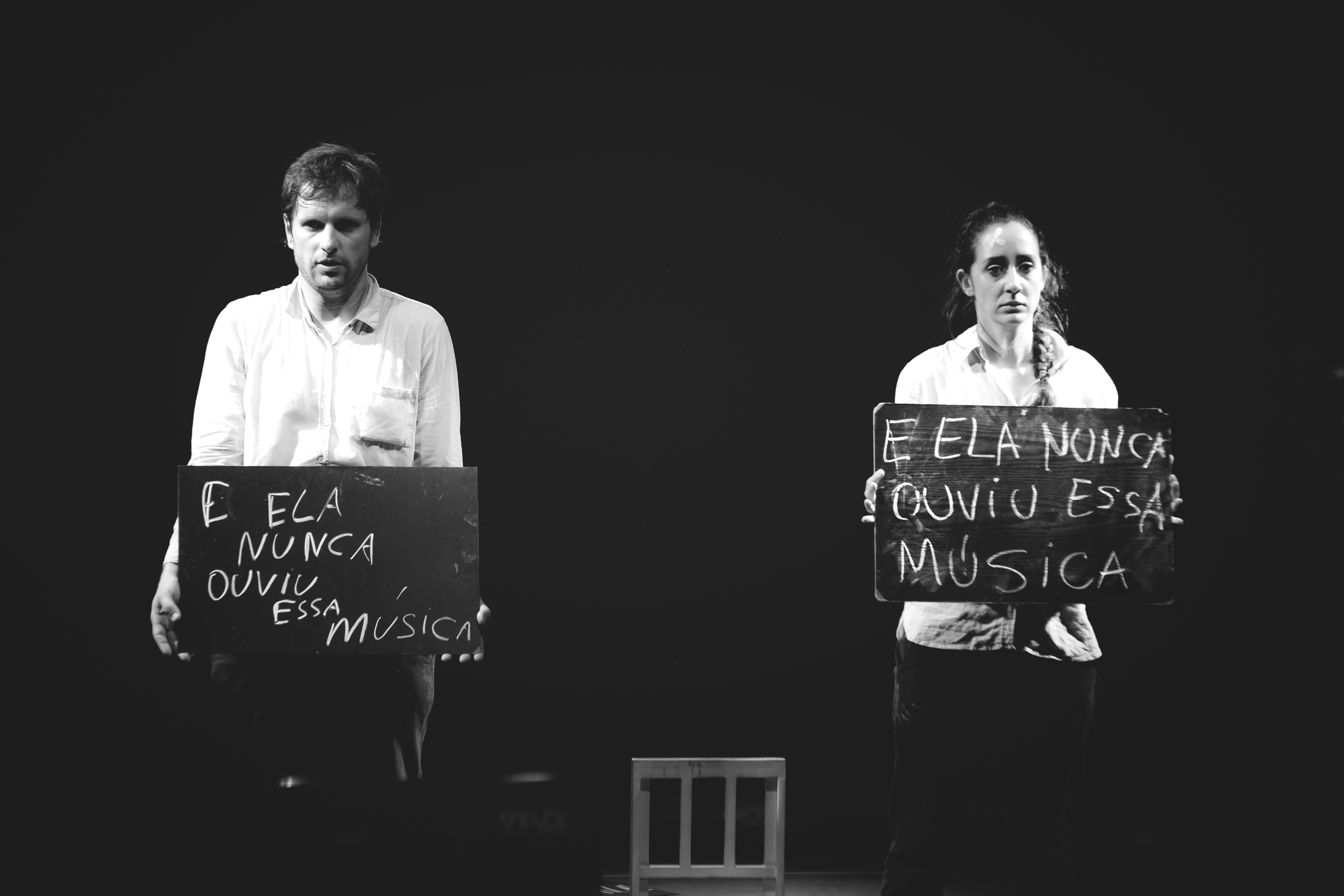 Cena do teatro documentário do grupo "Protótipo Tópico"