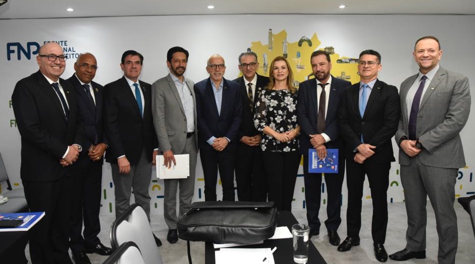 Comitiva da FNP que esteve no Senado nesta terça