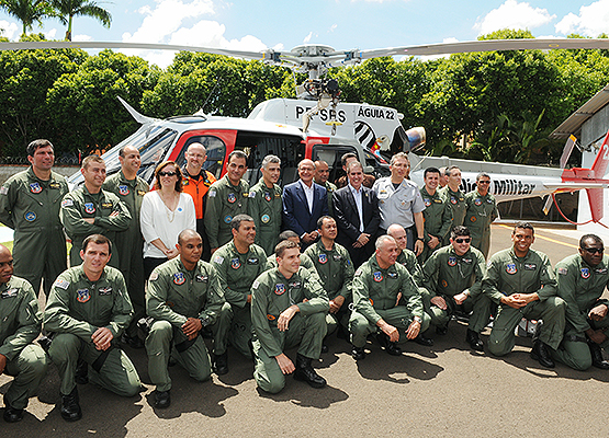 Alckmin, Jonas e equipe da Rádio Patrulho Aérea