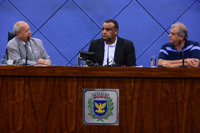 Arly de Lara Romêo, presidente da Sanasa, mostrou dados da empresa