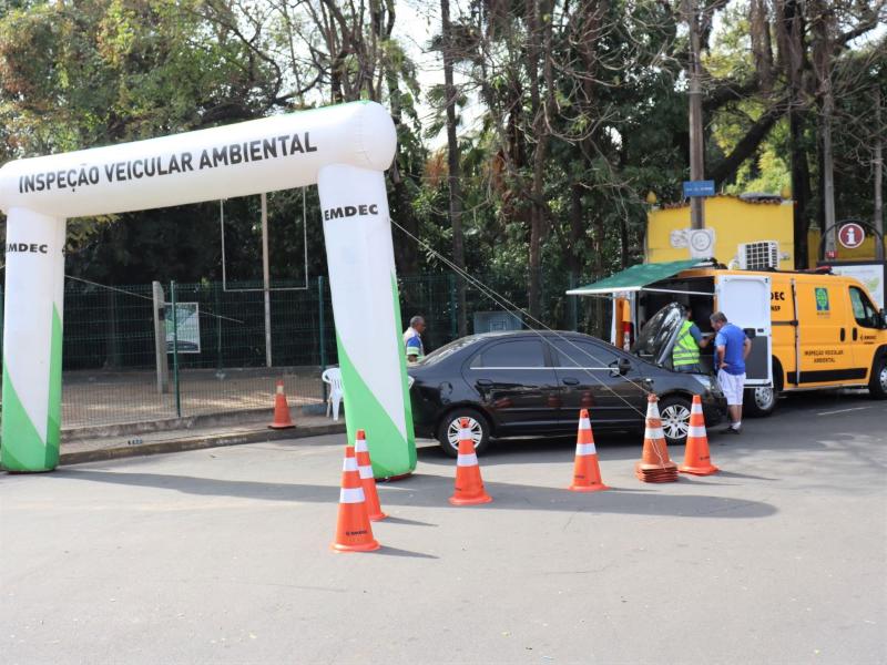 Inspeção busca conscientizar motoristas sobre os níveis de emissão de poluentes dos veículos