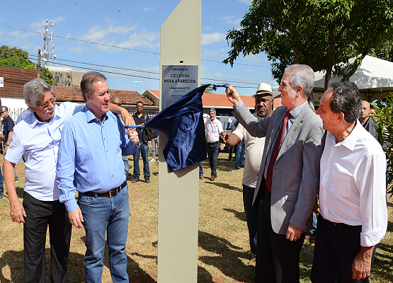 Jonas e Barreiro descerram a placa