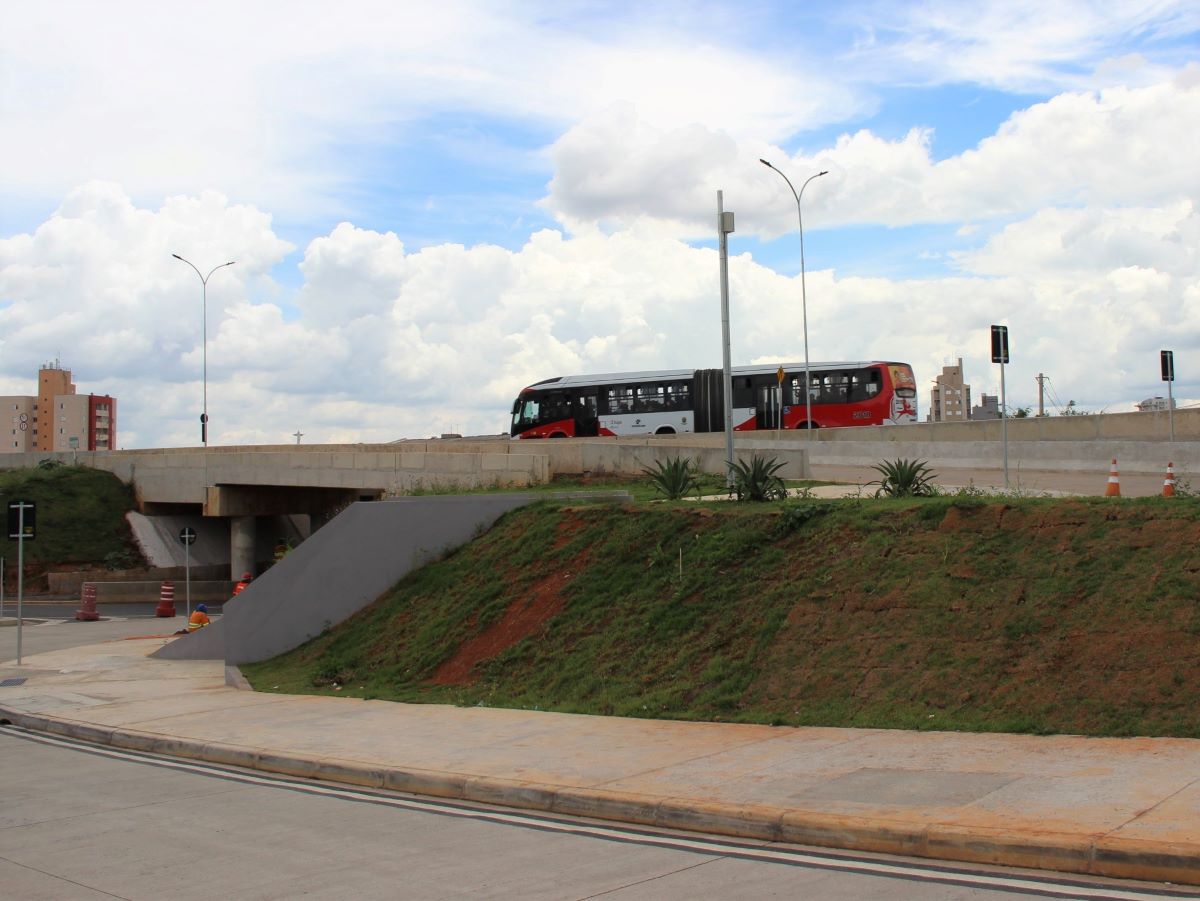 São alterações temporáriasnas linhas 130 e 212 a partir de segunda-feira,10 
