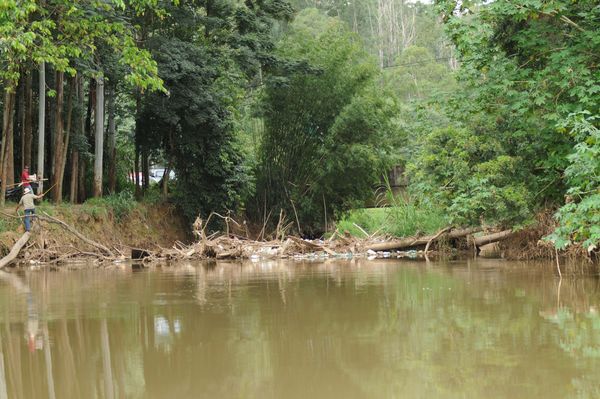 Todo lixo retirado do rio vai para um aterro, gerando um custo muito alto