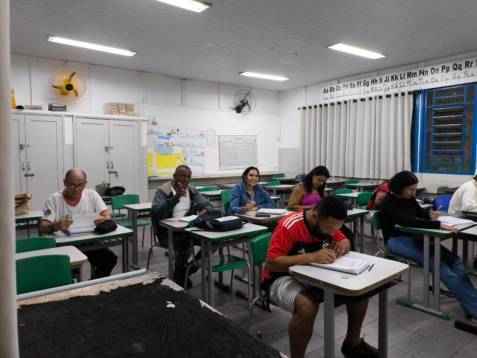 Aulas são gratuitas e oferecidas nos períodos da manhã, tarde e noite para se adaptarem à disponibilidade do estudante
