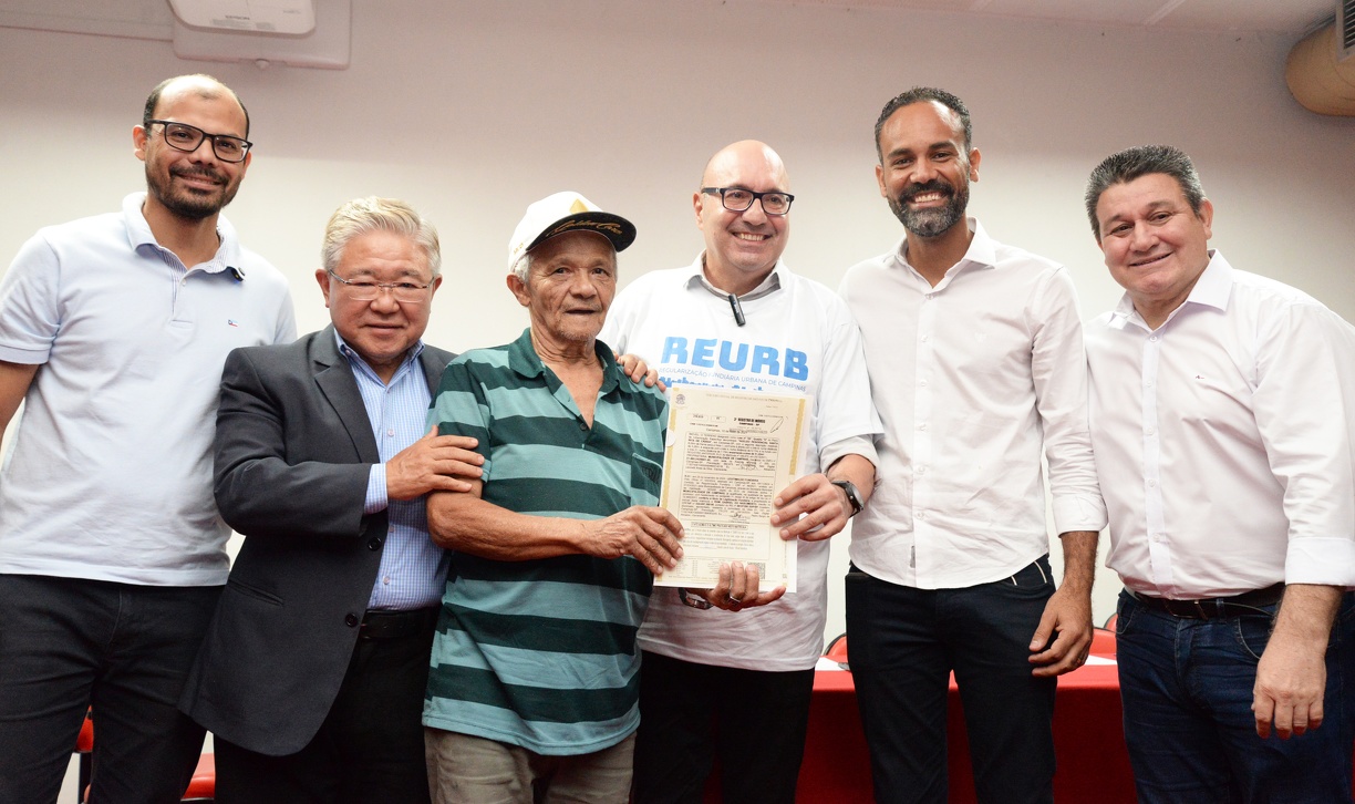 No total, foram 78 escrituras entregues às famílias