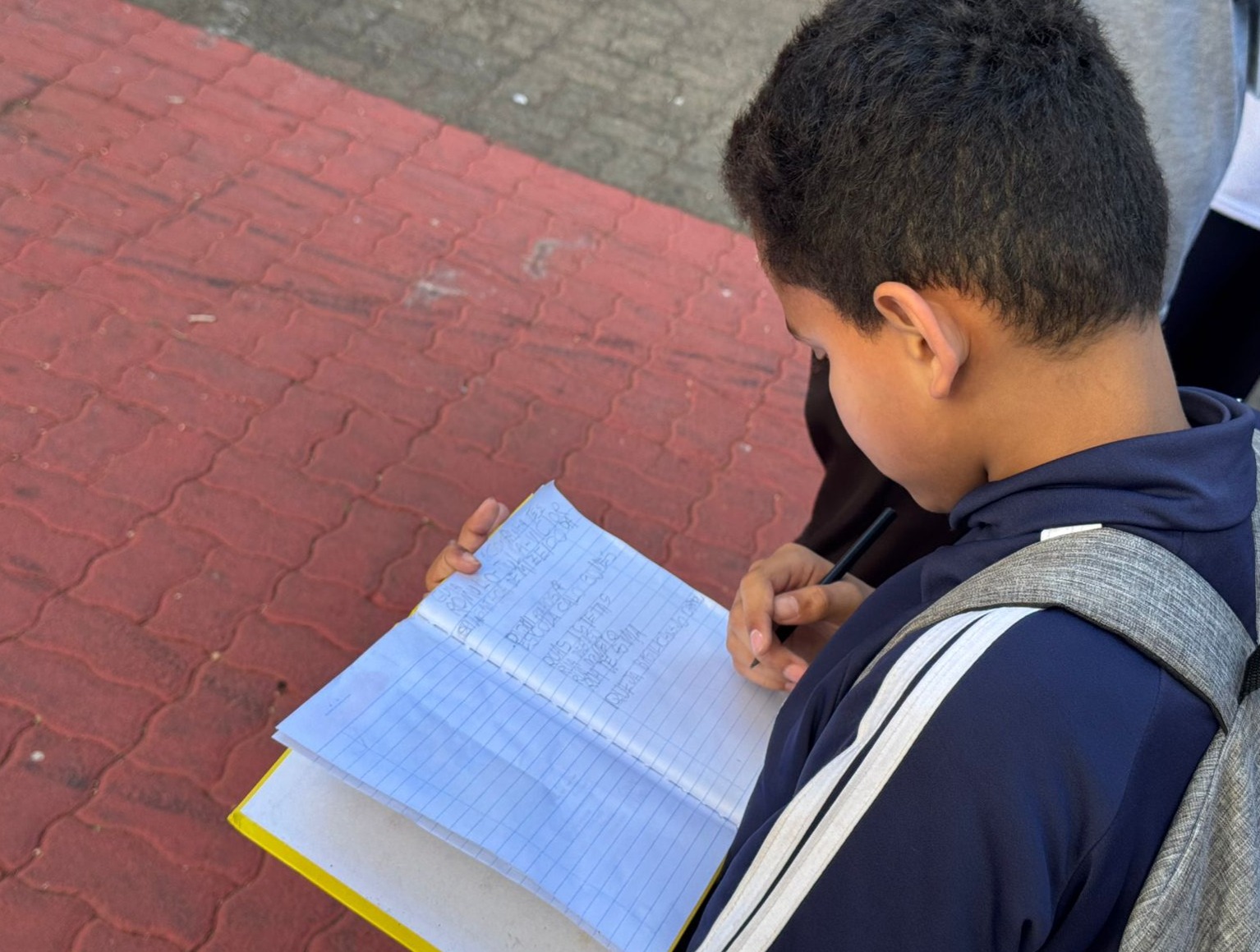 O passeio leva os estudantes para conhecer os locais em que o artista viveu enquanto morava na cidade