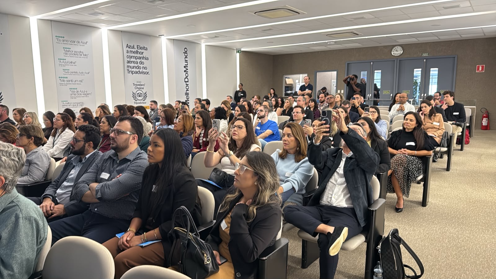 Homenagem levou  em conta o apoio oferecido pelo município para a realização do encontro e o ambiente favorável à inovação, aos negócios e ao desenvolvimento do conhecimento