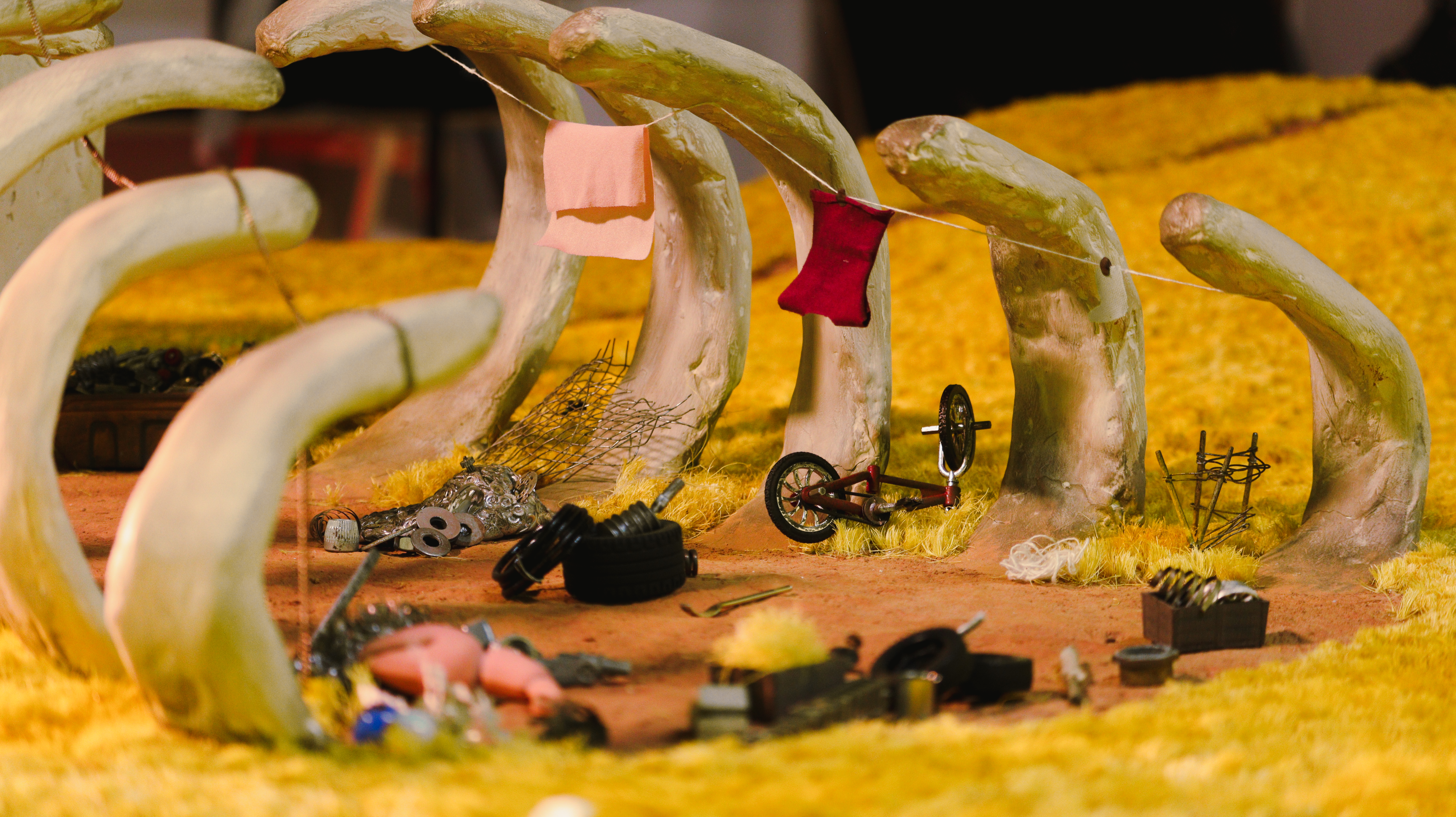 A mostra reúne 24 itens, incluindo bonecos originais, roteiros e registros de bastidores