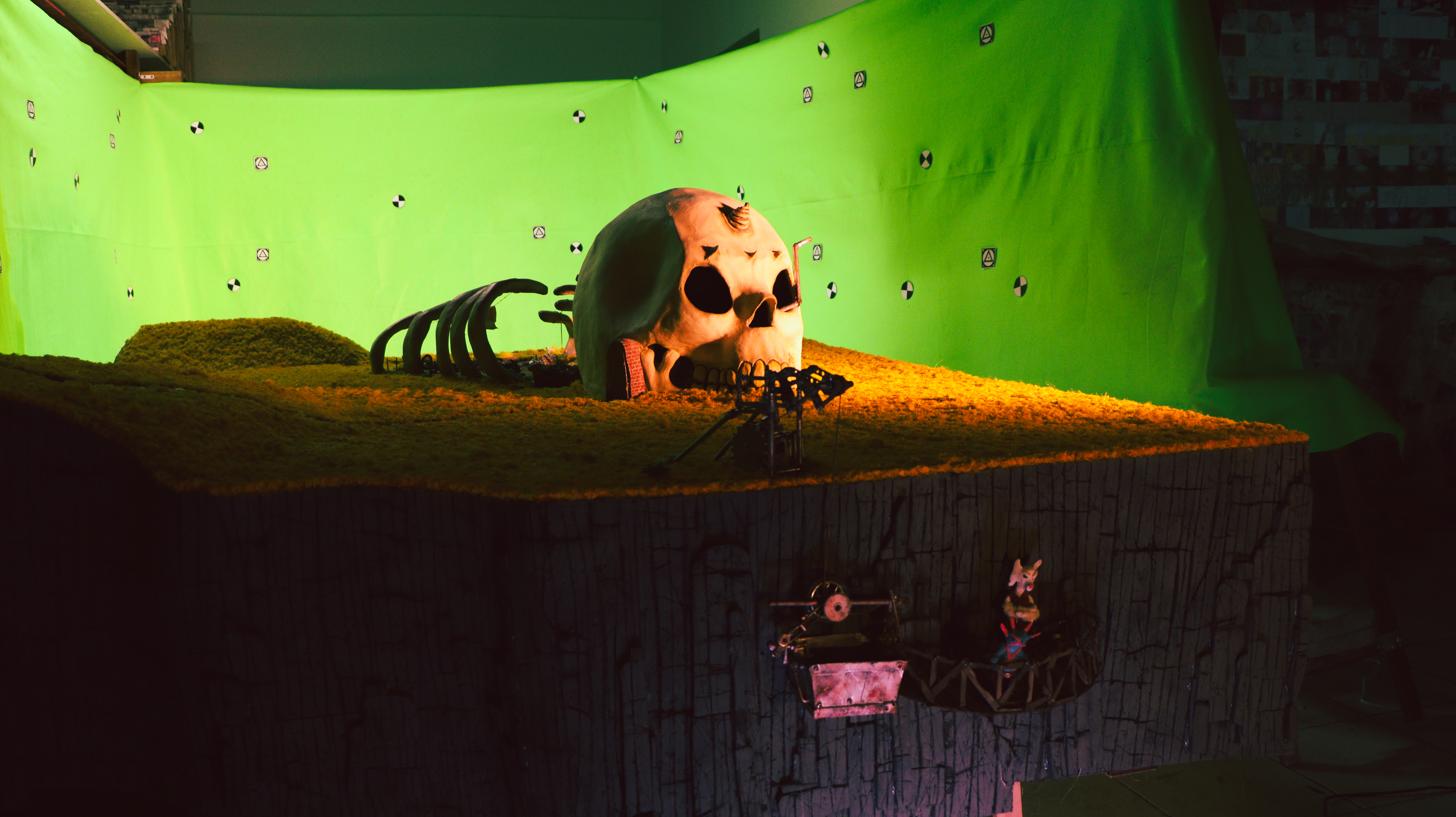 Laika, Tito e o Universo é uma história de ficção científica infanto-juvenil que acompanha dois irmãos órfãos, Laika e Tito, em aventuras por um planeta alienígena