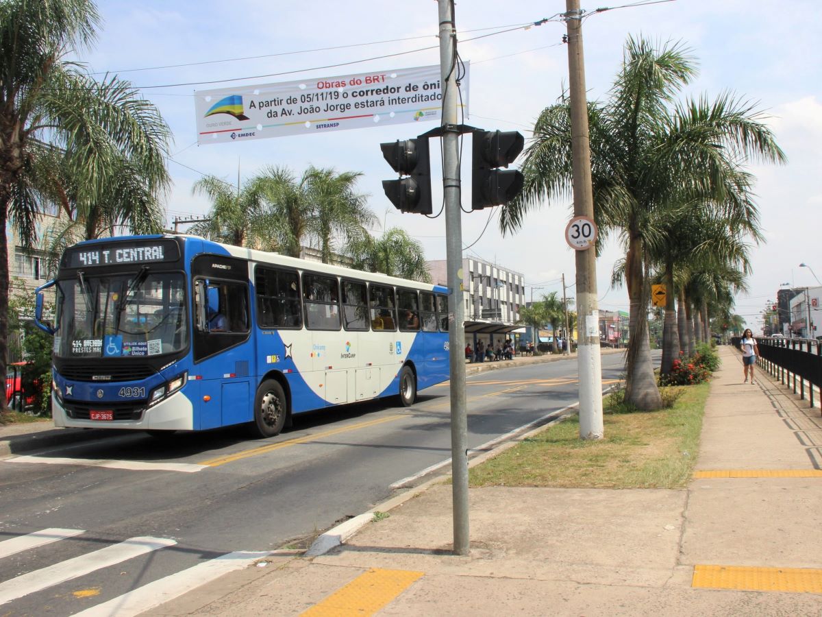 Faixas alertam motoristas para as alterações