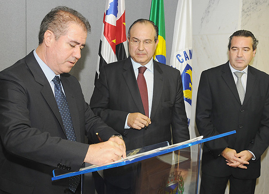 Jonas e os secretários Grella (estadual) e Baggio (municipal)