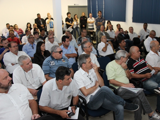 Taxistas compareceram e acompanharam a designação das novas vagas