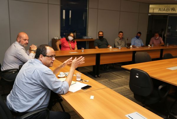 Presidente e diretoria da empresa explicaram...