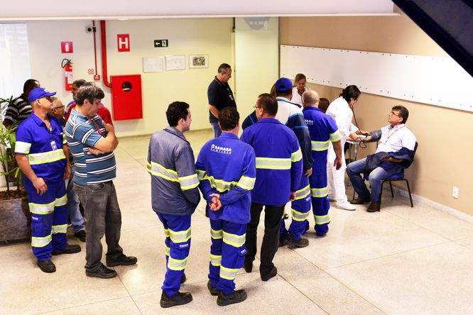 Funcionários fizeram fila para medir a pressão