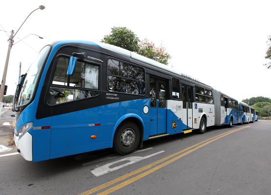 Entrega de 20 novos ônibus acessíveis