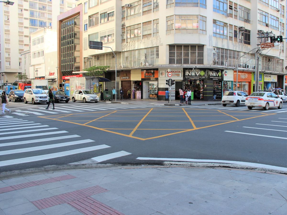 Sinalização viária horizontal foi totalmente revitalizada em trecho da Glicério