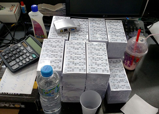 Foram apreendidas cartelas...