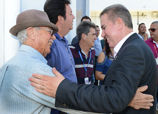 Seu Francisco, morador antigo do Nova Europa, participou da entrega