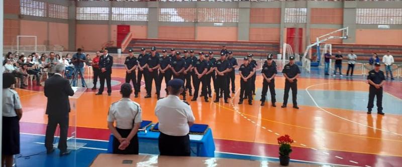 Guardas desfilaram e prestaram juramento