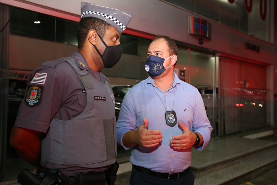 Foram abordados 467 veículos e orientadas 958 pessoas sobre o toque de recolher