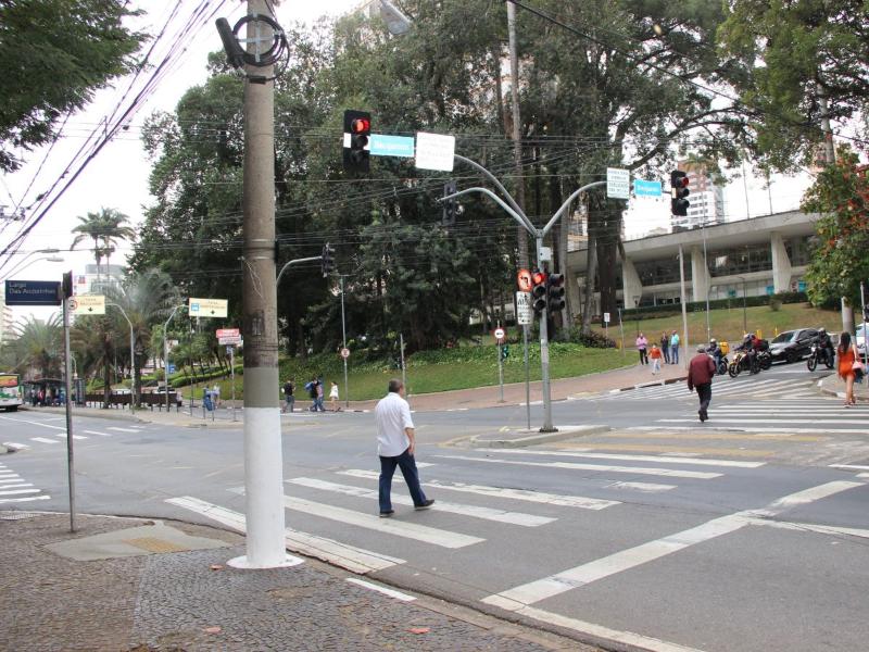 Cruzamento da Anchieta com Benjamin Constant recebeu semáforo sonoro