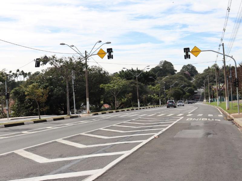 O conjunto de semáforos trará mais segurança aos pedestres