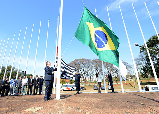 Prefeito abriu a solenidade da Semana da Pátria