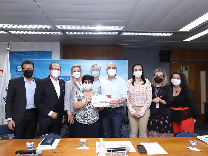 Prefeito recebeu o projeto e disse que vai estudar implantação