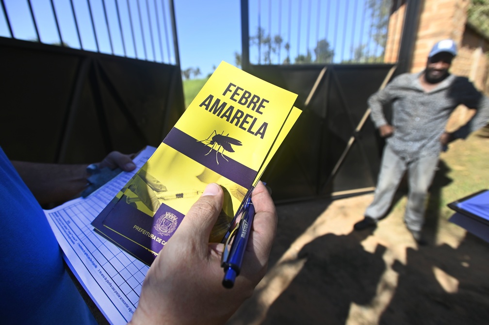 Trabalho de orientação e vacinação casa a casa é estratégia para evitar contaminação pela febre amarela