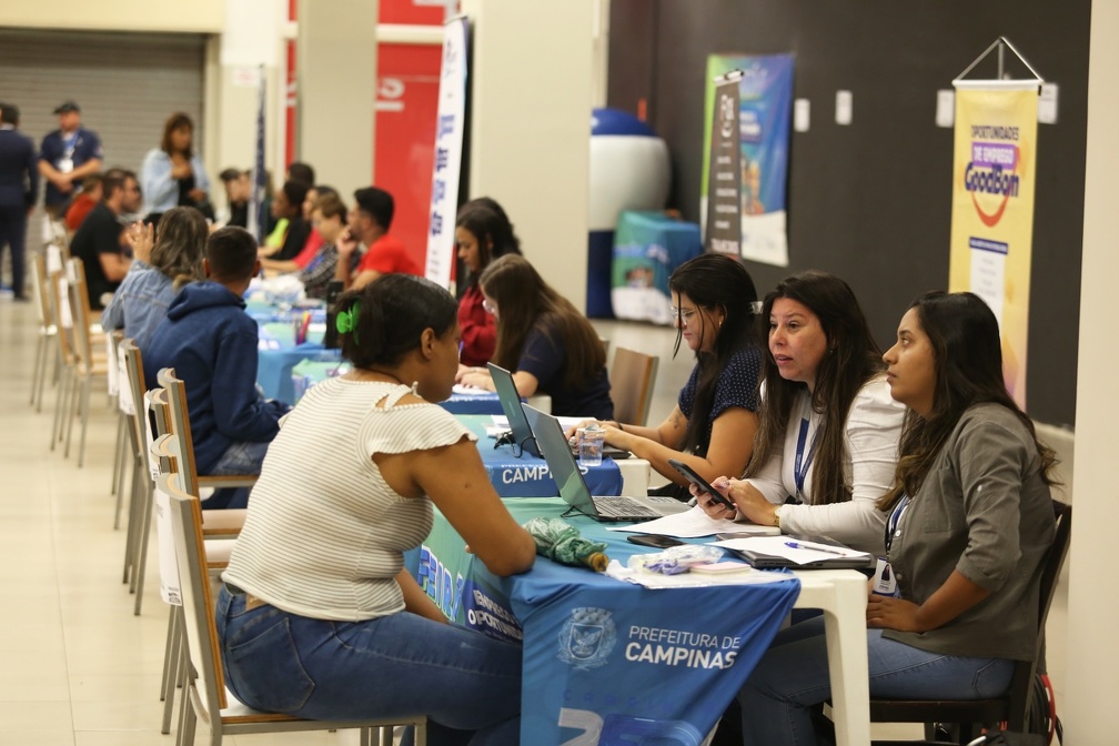 Representantes de empresas estarão no Feirão para já realizarem no local as primeiras entrevistas