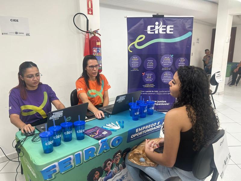 O Centro de Integração Empresa Escola (CIEE) também estava presente com vagas para jovens aprendizes