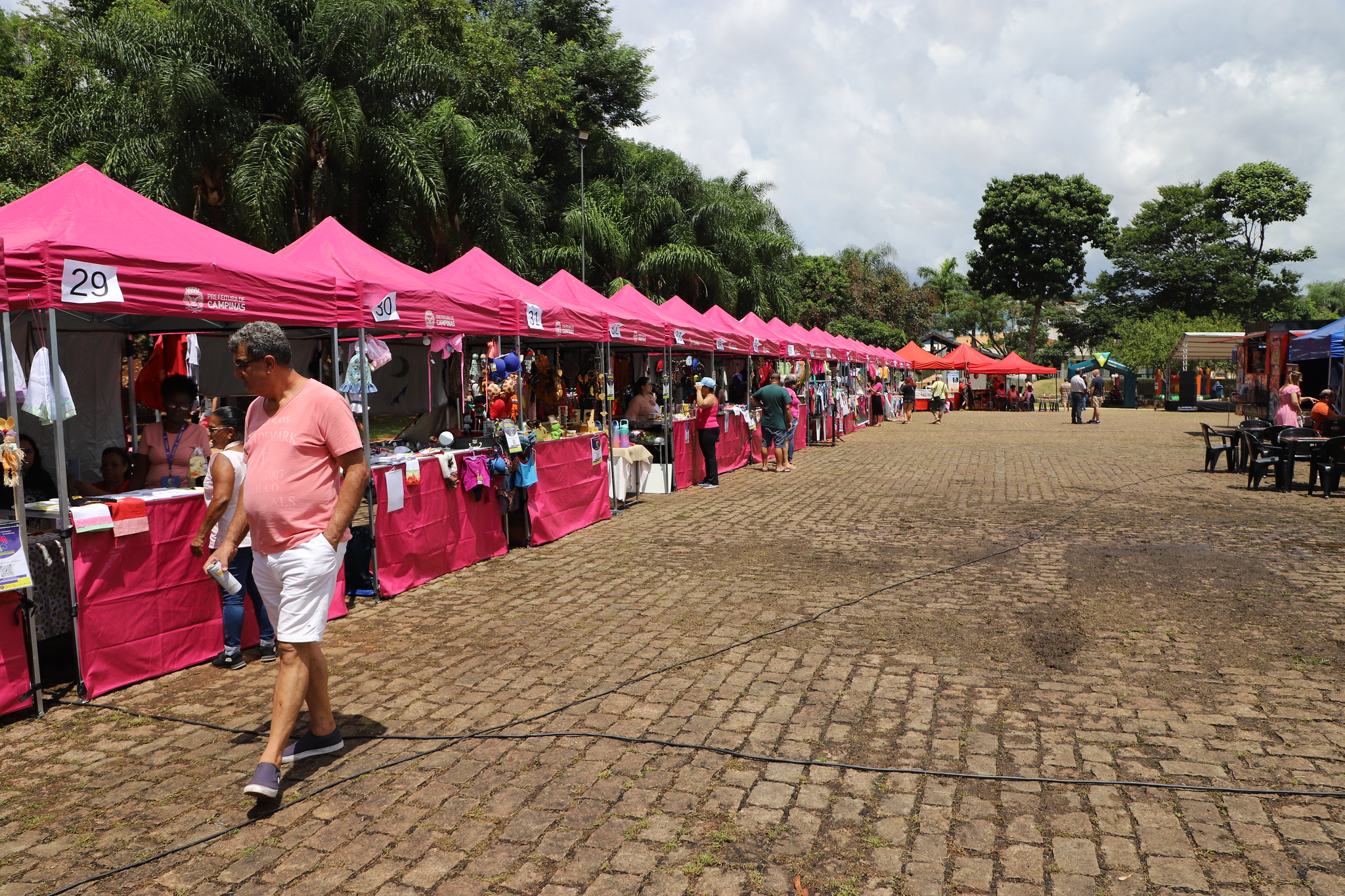 A capacitação e a geração de renda das mulheres melhora a vida de toda a família