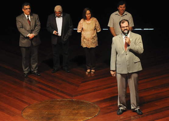 André Aranha, presidente da EMDEC fala durante premiação