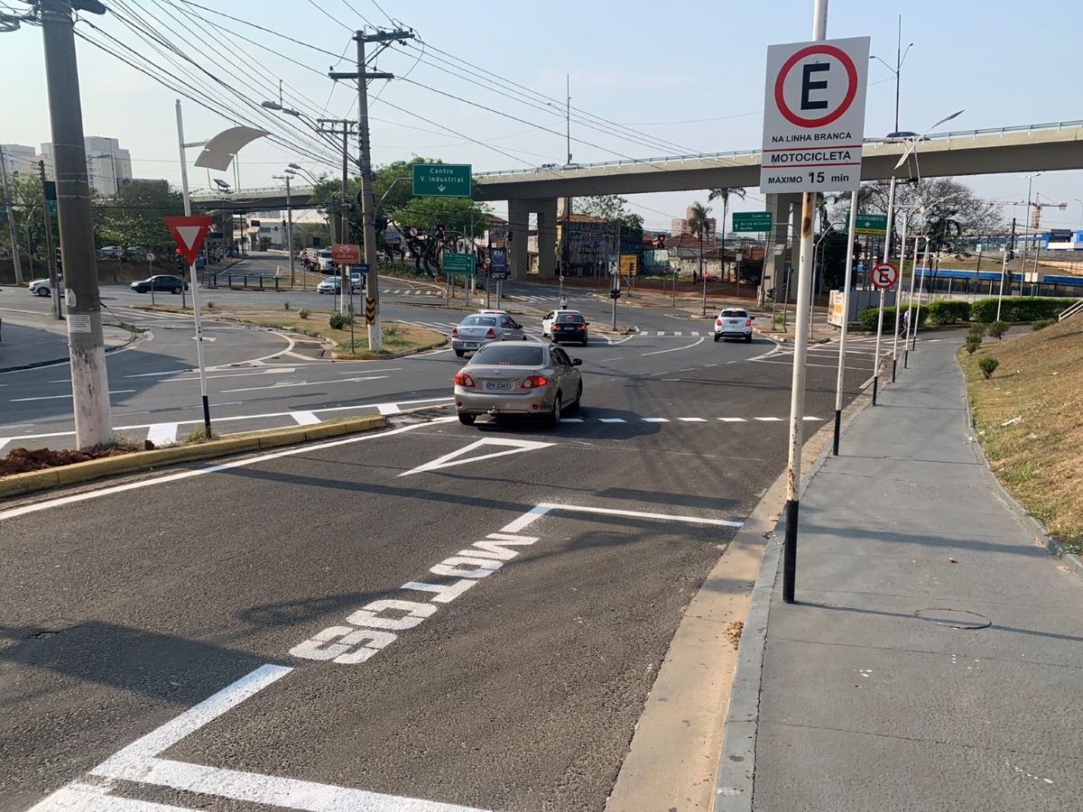 Foi delimitado também um espaço específico para motos