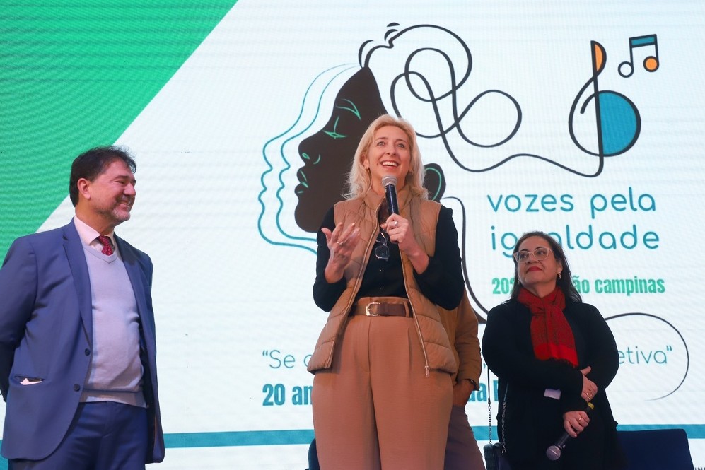 A secretária de Educação de Campinas, Patrícia Adolf Lutz, durante fala em evento do Vozes