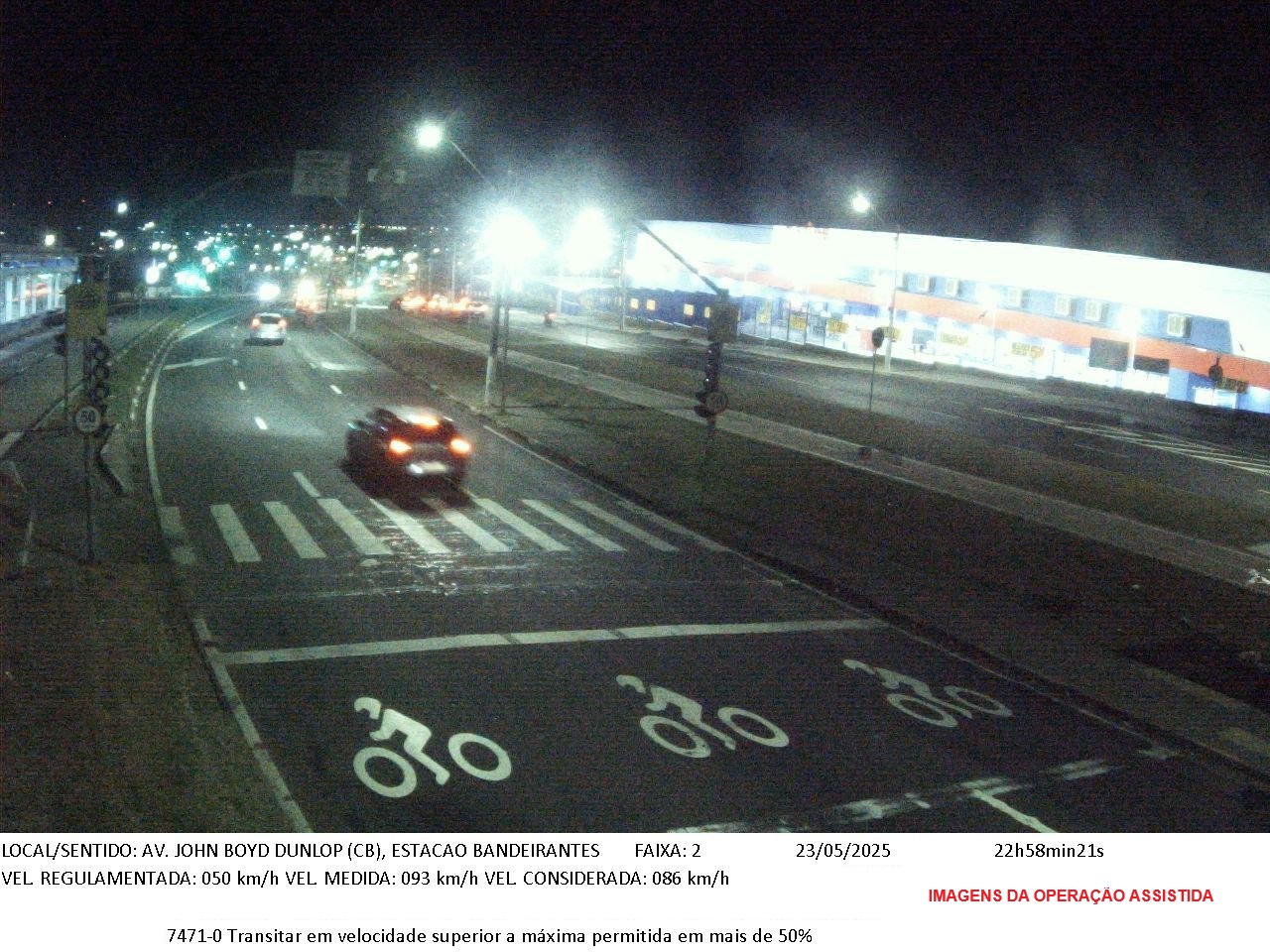 Imagens da operação assistida flagram avanço semafórico e veículos circulando a mais de 90 km/h