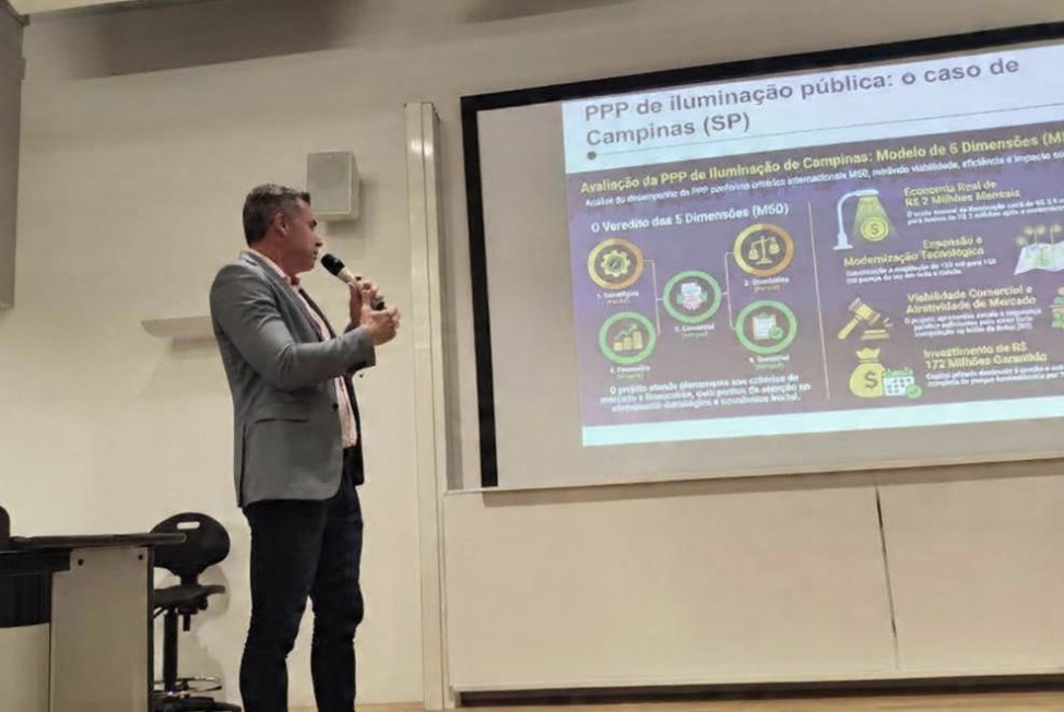 Flávio Emílio Rabetti durante sua apresentação em Londres