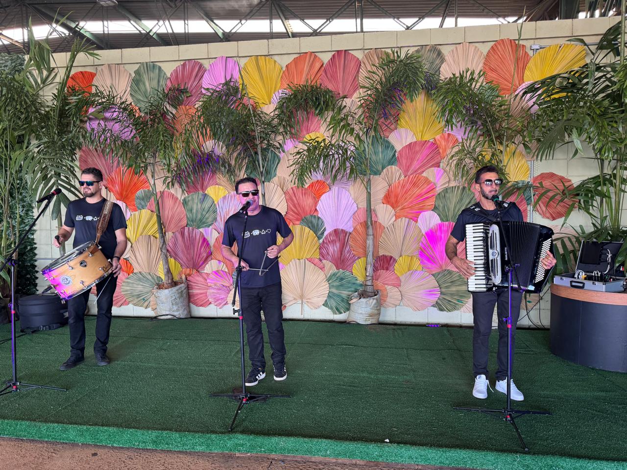 O grupo de dança Corpo de Forró fez uma apresentação especial no Mercado e animou o público