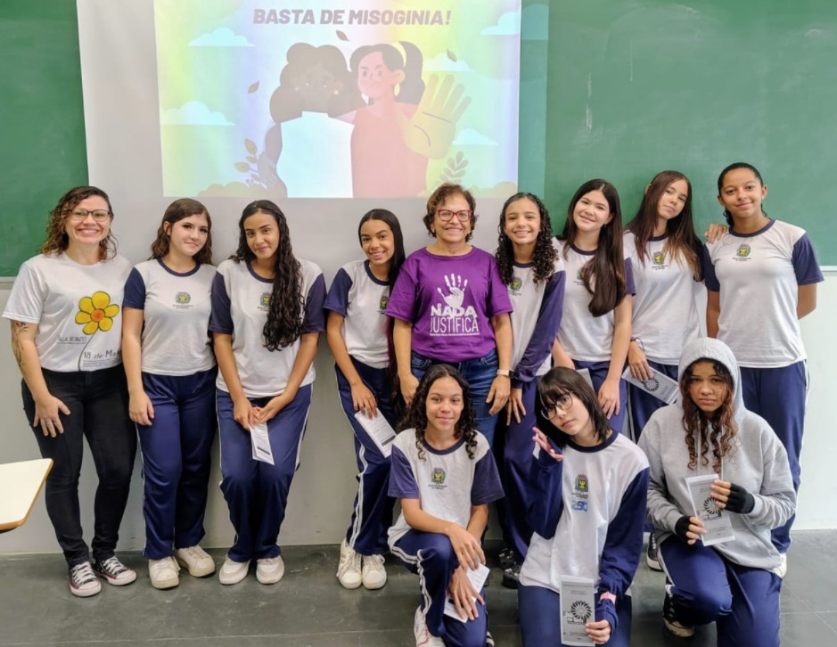 Margarida Montejano durante mobilização com estudantes da Emef Sylvia Simões Magro